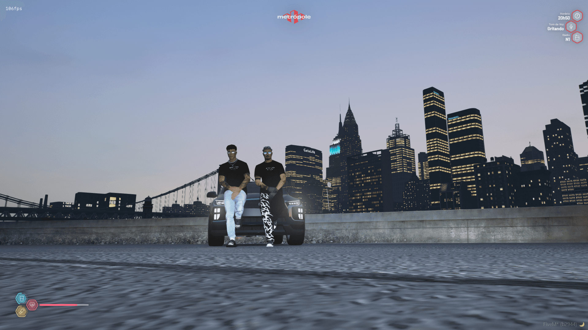 AI generated: Dois homens tirando fotos em frente ao carro com uma cidade atras deles