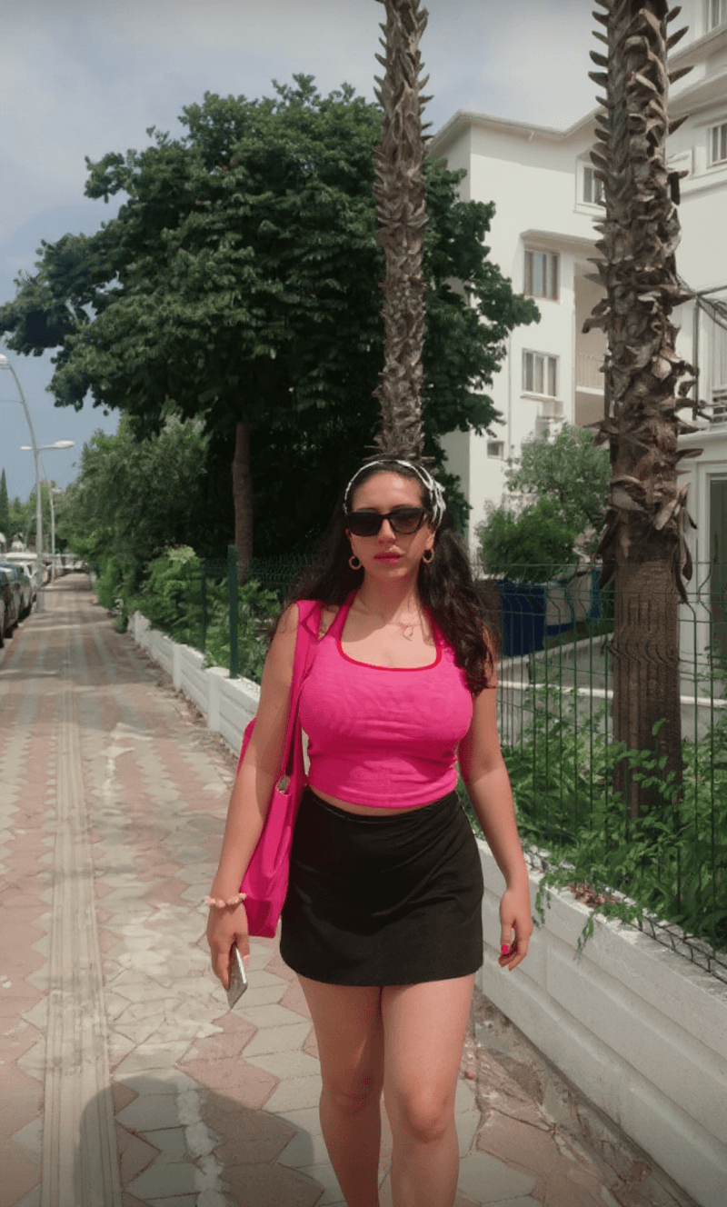 AI generated: çıplak