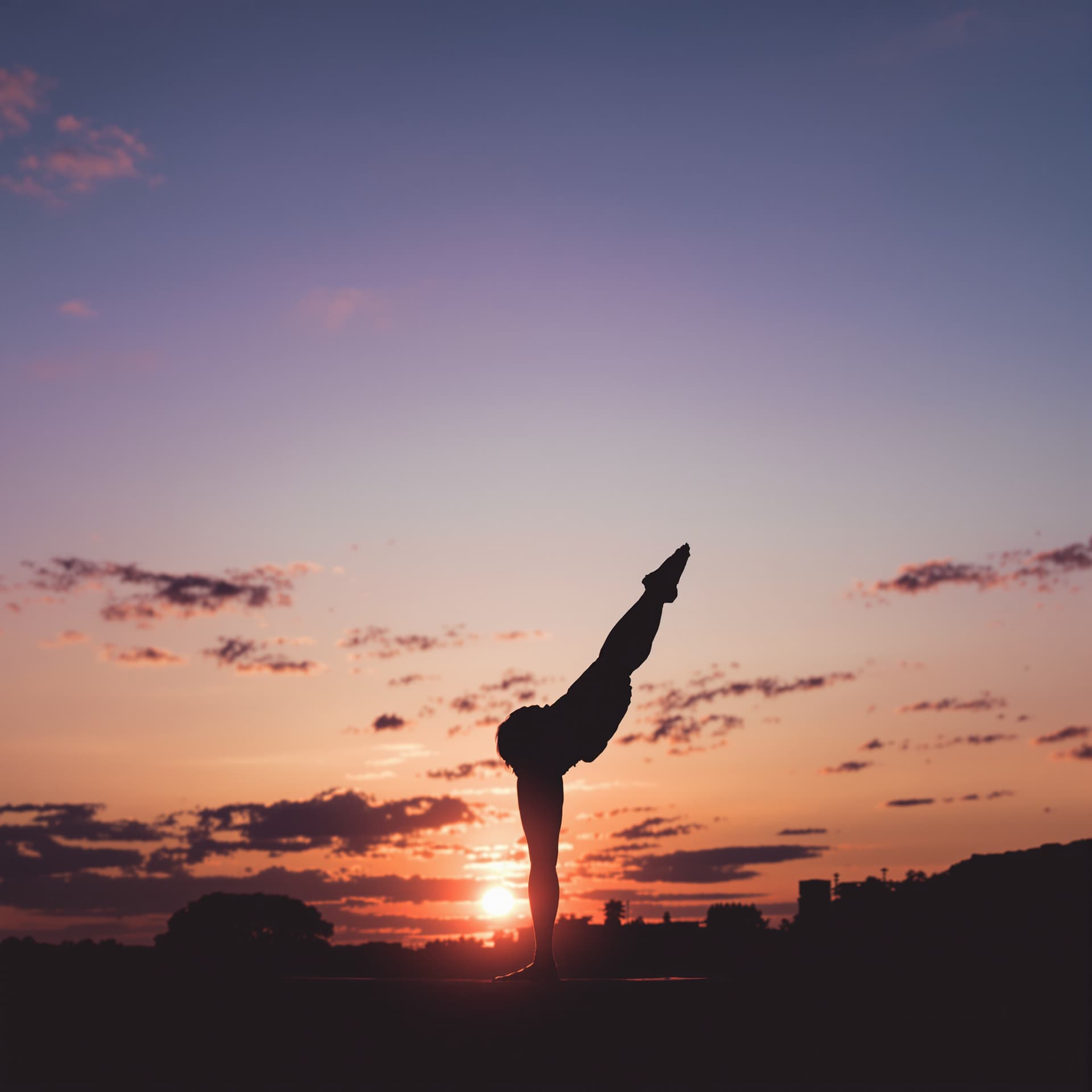 AI generated: Una persona practicando la postura del guerrero (yoga) al amanecer, con una luz cálida y suave
