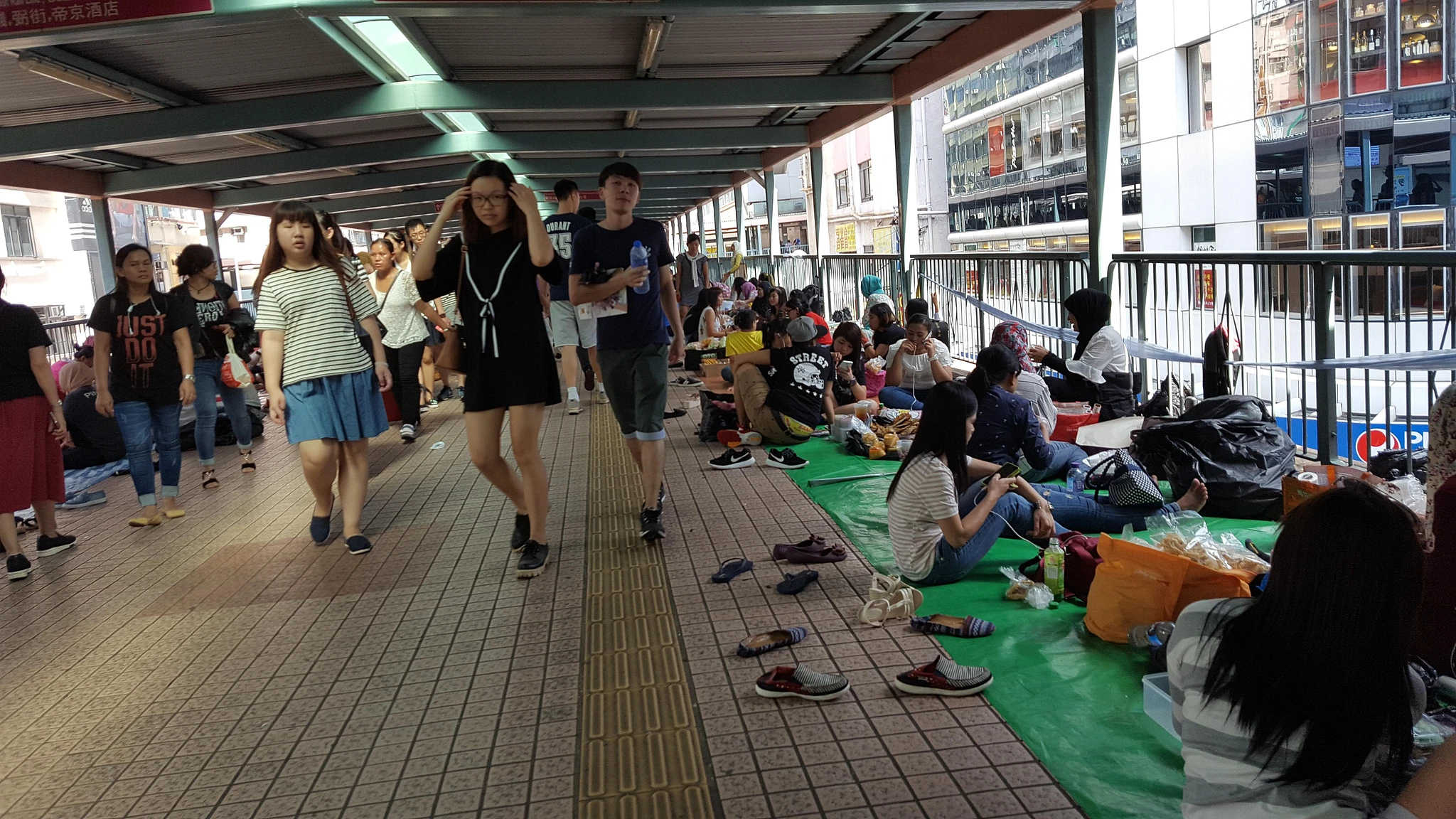 Featured image #5 for Highline Pedestrian / Covered bridge