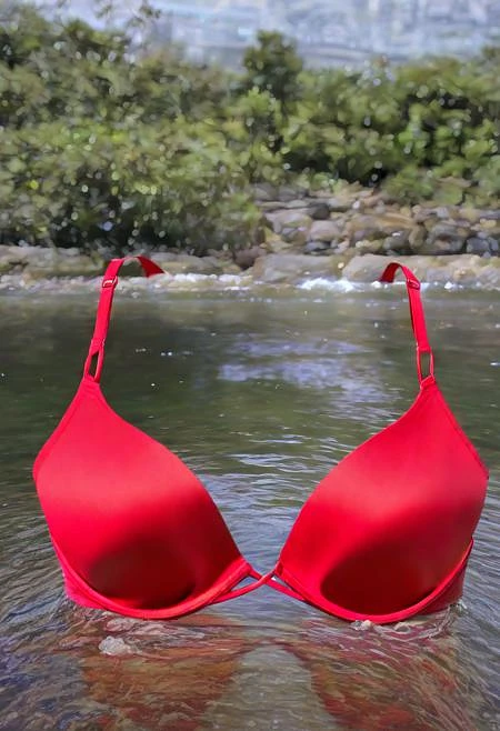 Featured image #3 for Victoria's Secret Bombshell Bra - Shinestrap and Classic Push-up Bra
